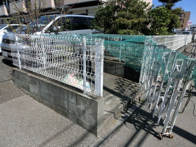 その他　敷地内の共有ゴミ置き場。