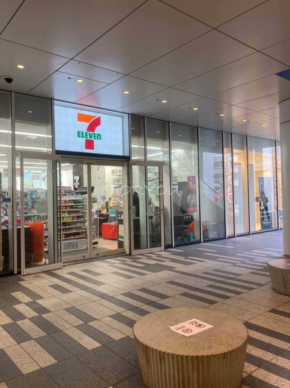 コンビニ　セブンイレブン目黒セントラルスクエア店（コンビニ）まで131m