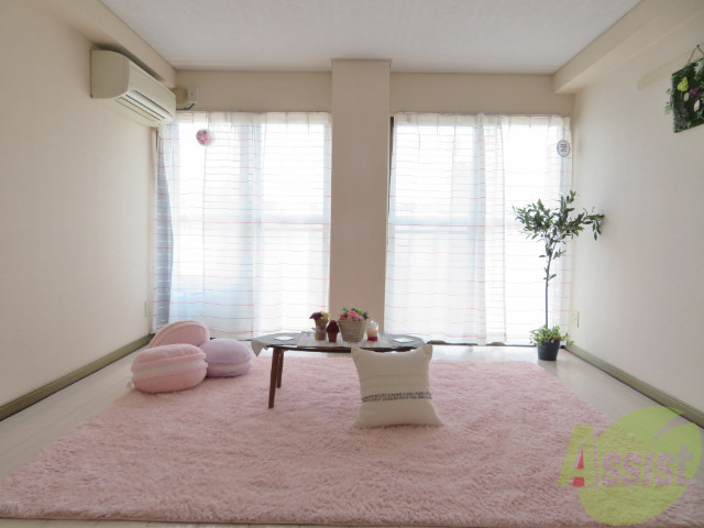 居室・リビング　白基調のお部屋は、部屋が明るく広く感じますね。