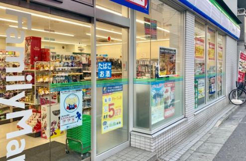コンビニ　ファミリーマート台東千束店（コンビニ）まで288m