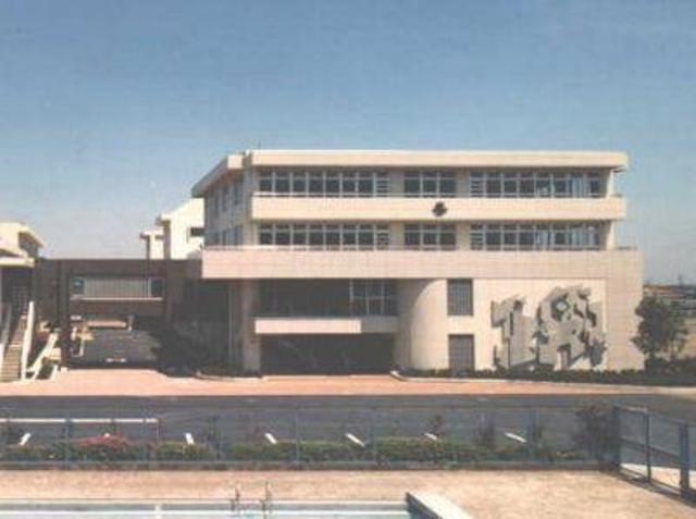 中学校　愛川町立愛川東中学校（中学校）まで822m