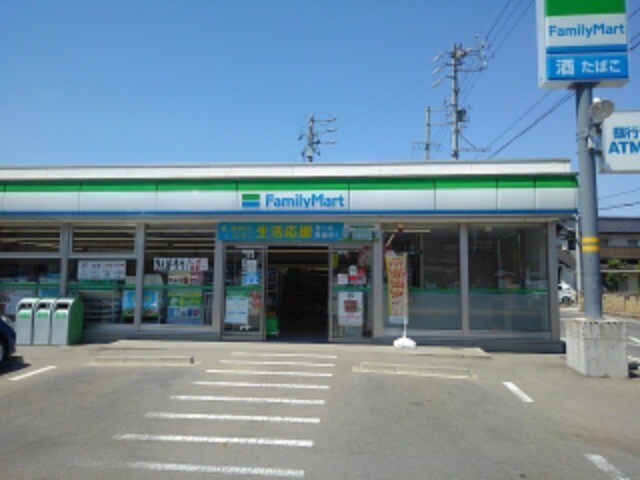 コンビニ　ファミリーマート千曲八幡店（コンビニ）まで609m