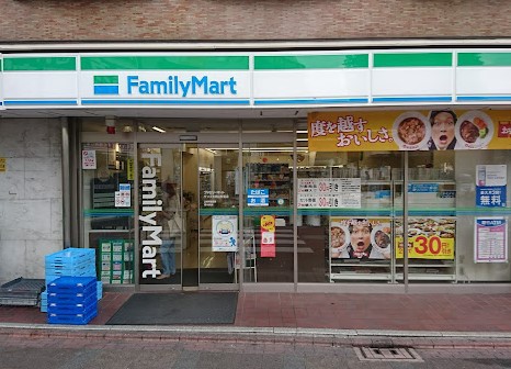 コンビニ　ファミリーマートサンズ大岡山駅前店（コンビニ）まで133m
