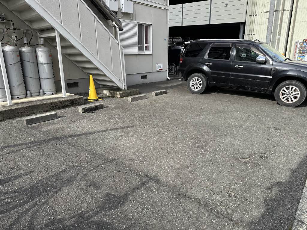 建物外観　駐車場