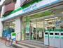 コンビニ　ファミリーマート 新宿中央公園店（コンビニ）まで307m