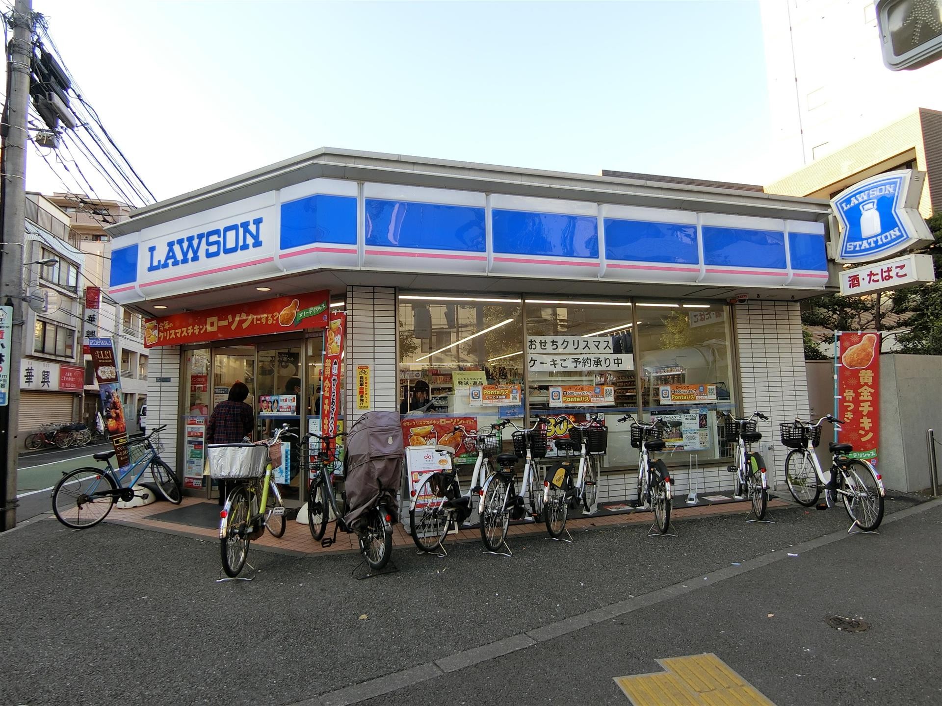 コンビニ　ローソン滝野川６丁目店（コンビニ）まで260m
