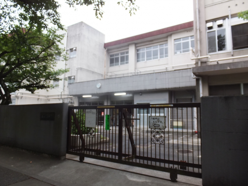 小学校　調布市立染地小学校（小学校）まで63m