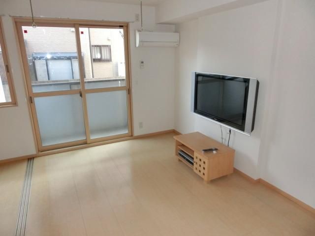 居室・リビング　南向き・プラズマＴＶ付いてます