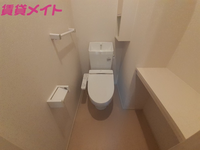 トイレ　同物件別部屋の写真