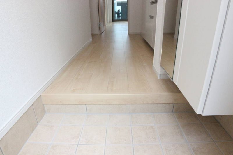 玄関　※別のお部屋の写真です。