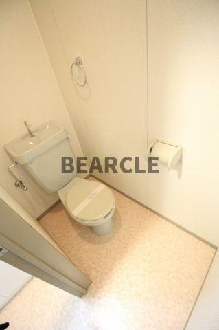 トイレ　落ち着いた色調のトイレです