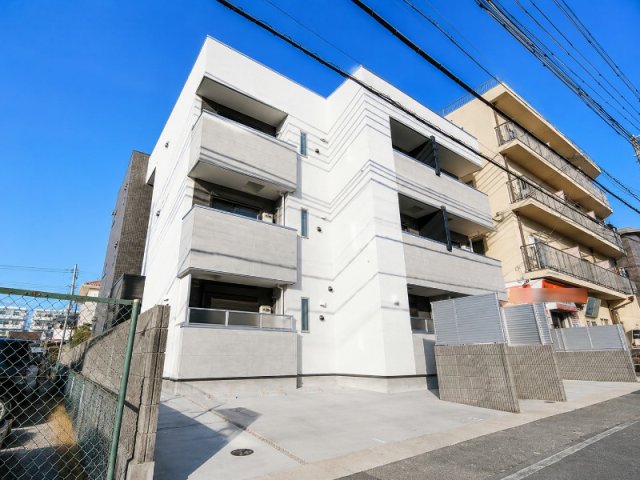 建物外観　住宅地の一角に建つオシャレな外観