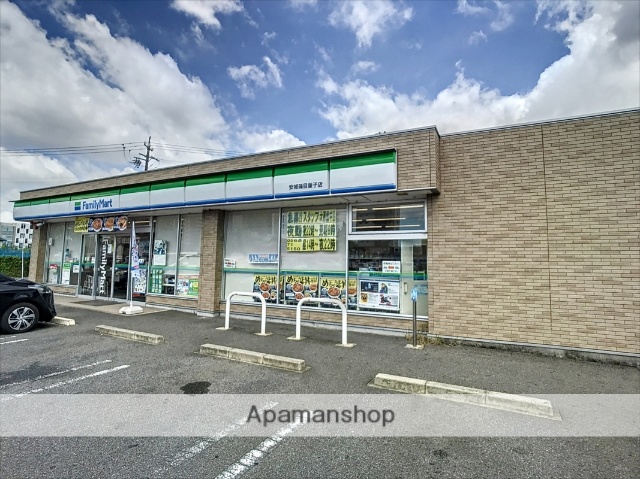 コンビニ　ファミリマート安城篠目童子店（コンビニ）まで749m