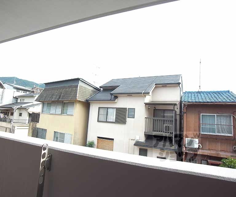 眺望　戸建てが並んでますが、距離有り。