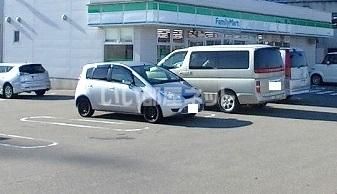 コンビニ　ファミリーマート（コンビニ）まで554m