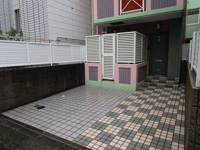 その他共有部分　玄関前に大型バイク駐車可能（無料）