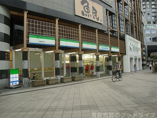 コンビニ　ファミリーマート（コンビニ）まで258m