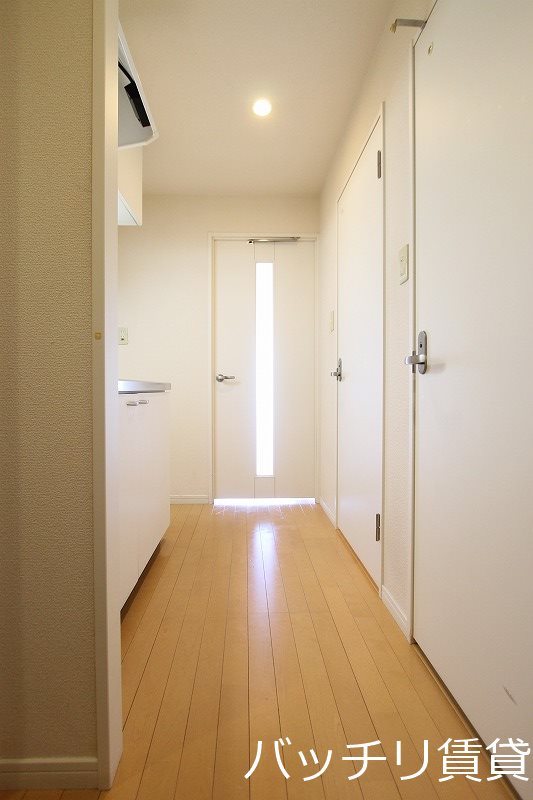 玄関　別号室タイプの為、現状を優先いたします