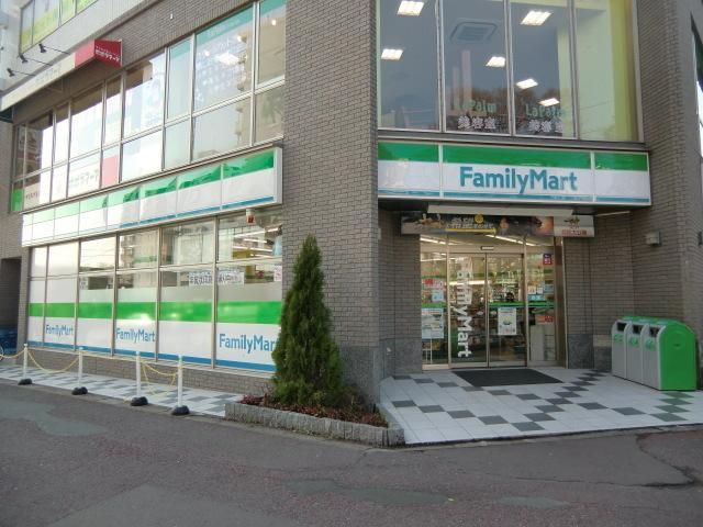 コンビニ　ファミリーマート（コンビニ）まで160m