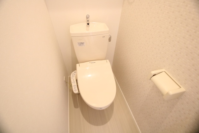 トイレ　※別室の参考写真の為、現況優先です。
