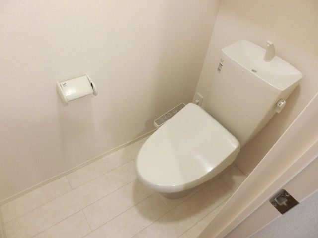 トイレ　ウォシュレット付で快適ですね