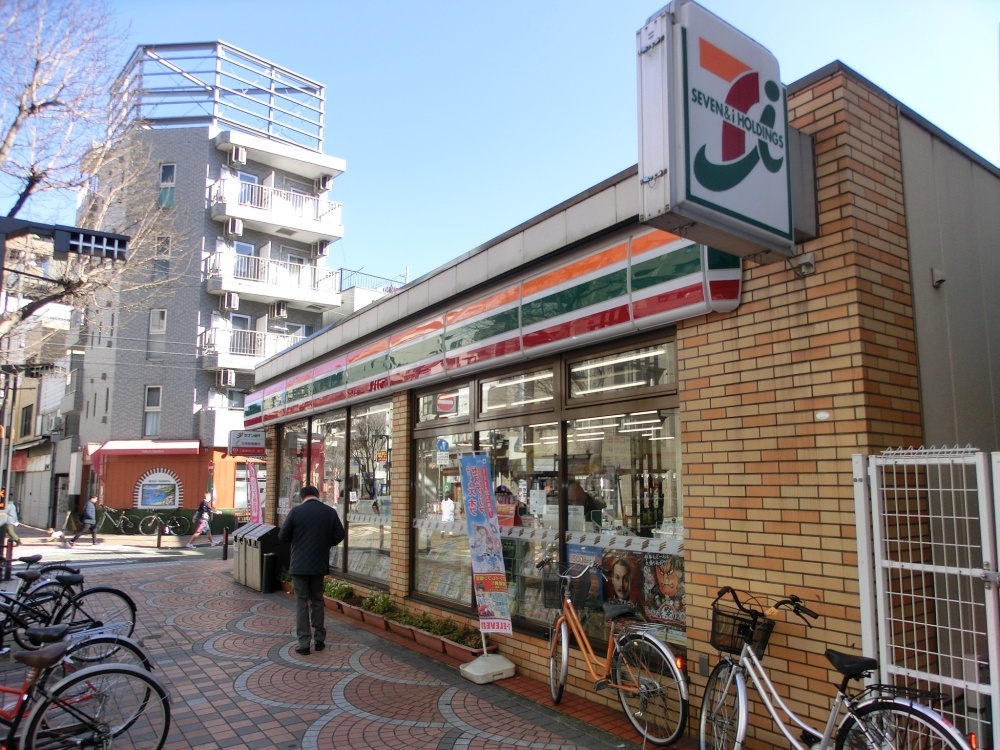 コンビニ　セブンイレブン横浜伊勢佐木町７丁目店（コンビニ）まで107m
