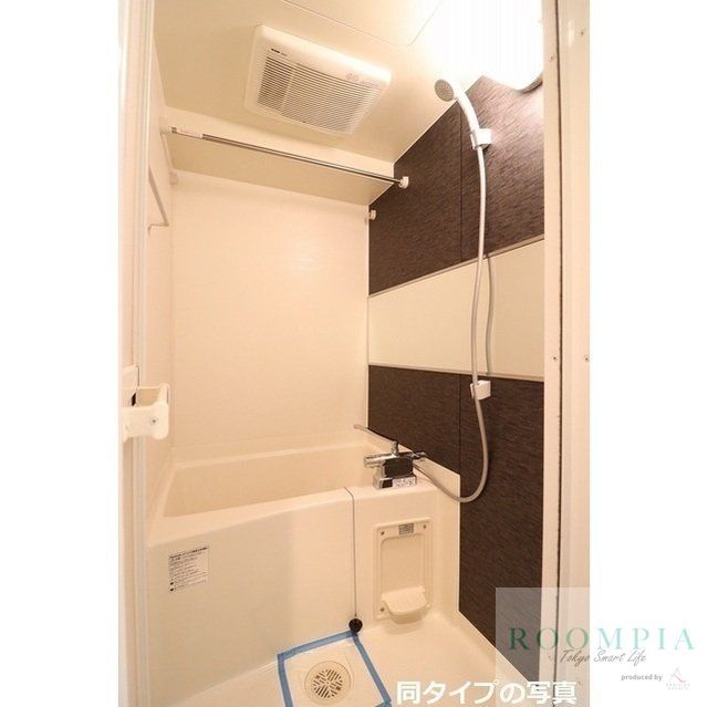 バス・シャワールーム　※同タイプの別のお部屋です。