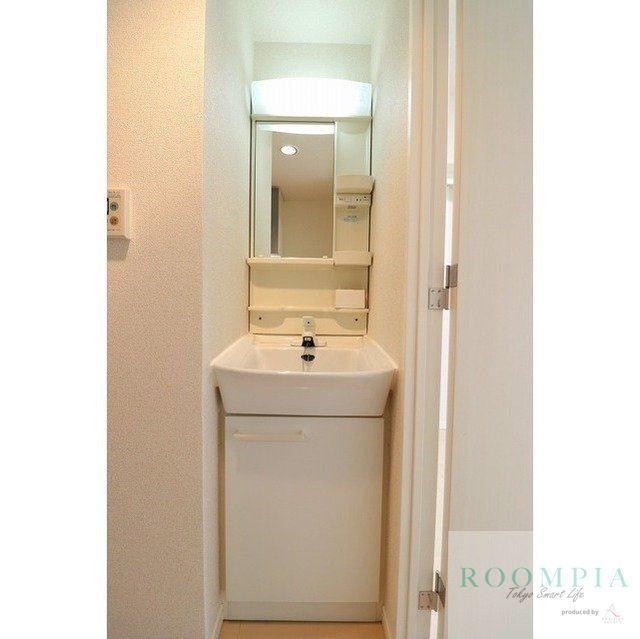 洗面設備　※同タイプの別のお部屋です。