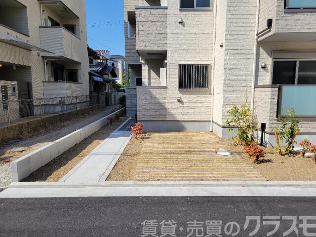 駐車場　敷地内駐車場