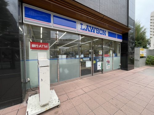 コンビニ　ローソン アパホテル京成成田駅前店（コンビニ）まで659m