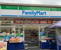 コンビニ　ファミリーマート東京成徳学園前店（コンビニ）まで474m