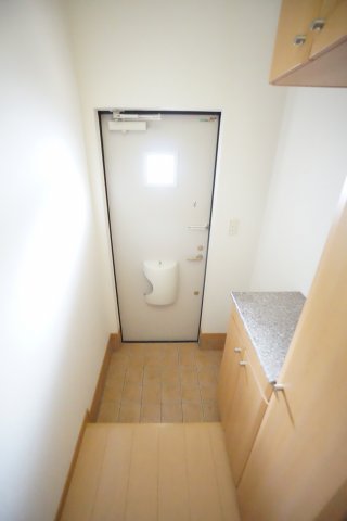 玄関　※同物件・同タイプの写真です