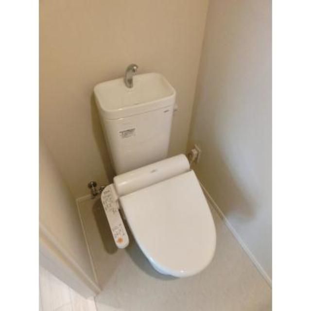 トイレ　※写真は同タイプ住戸です。