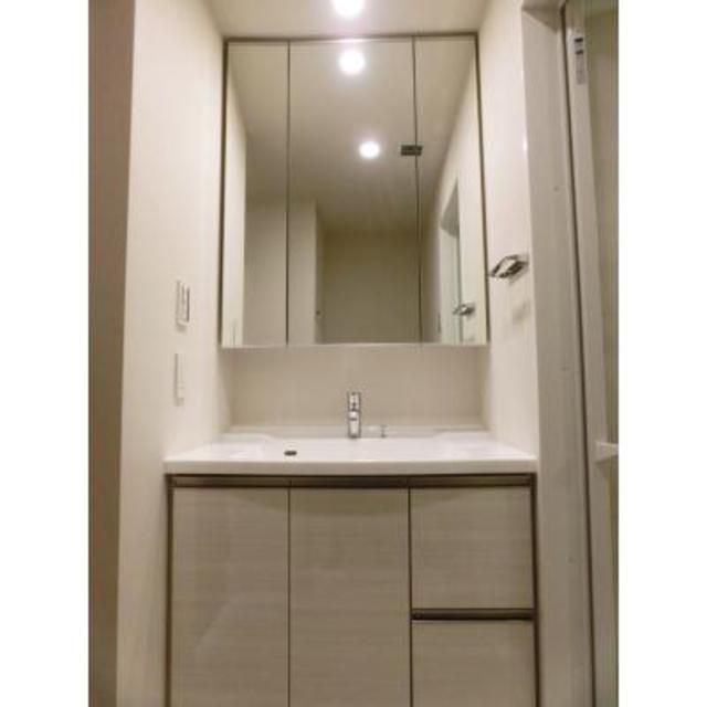 洗面設備　※写真は同タイプ住戸です。