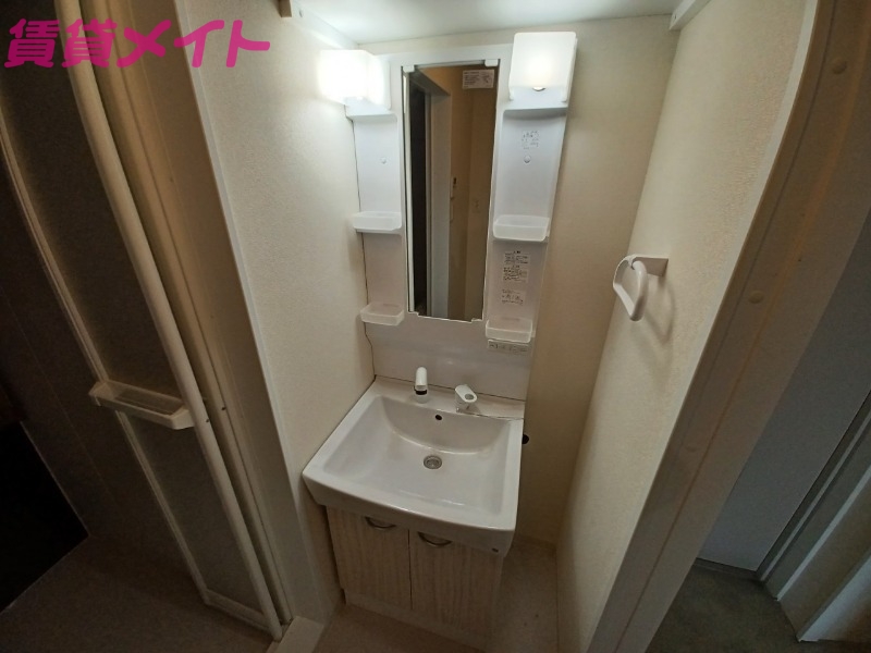 洗面設備　同型参考写真