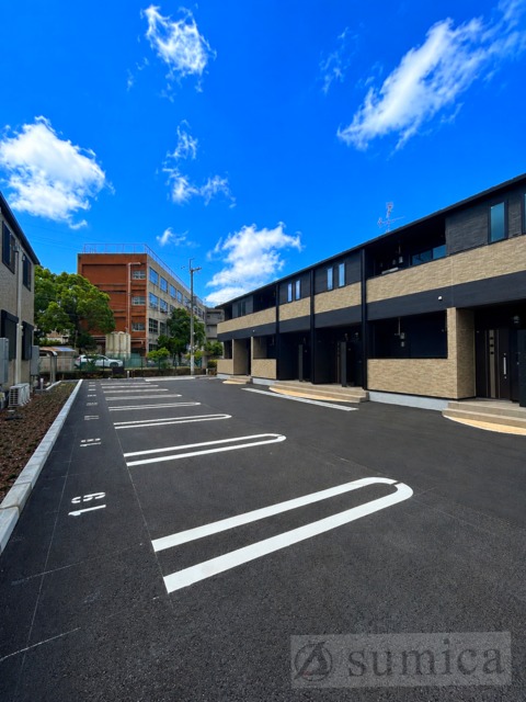 その他共有部分　広々とした敷地内駐車場を完備♪♪