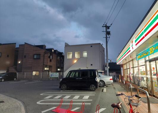 コンビニ　セブンイレブン 博多堅粕3丁目店（コンビニ）まで690m