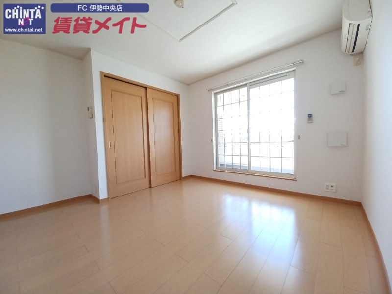 居室・リビング　同物件別部屋の写真