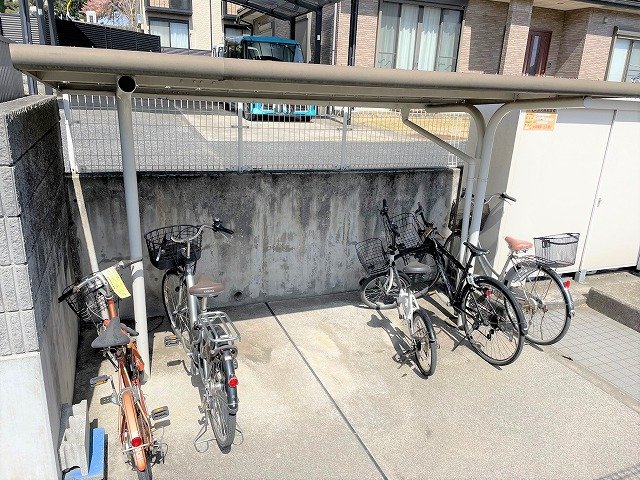 その他　屋根付き駐輪場