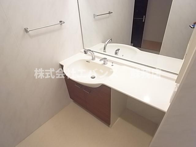 洗面設備　独立洗面台です 外観は落ち着いています