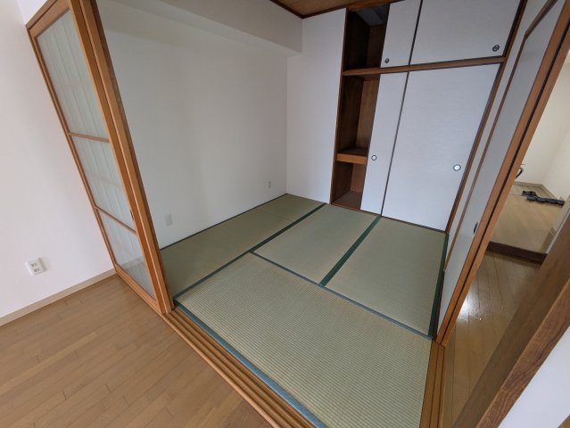 グレースマンション新町の居間写真