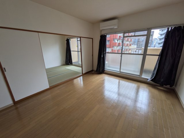 グレースマンション新町の居間写真