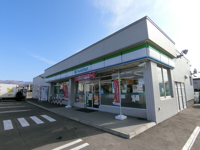 コンビニ　ファミリーマート函館美原5丁目店（コンビニ）まで243m