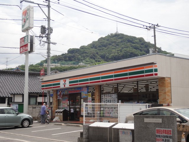 コンビニ　セブン－イレブン　広島東本浦店（コンビニ）まで300m