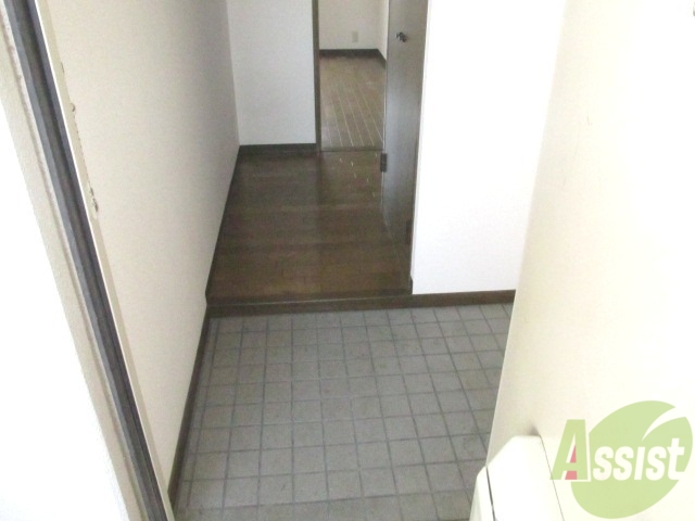 玄関　間口の広い玄関なので開放感がありますねー段差が少ないのも