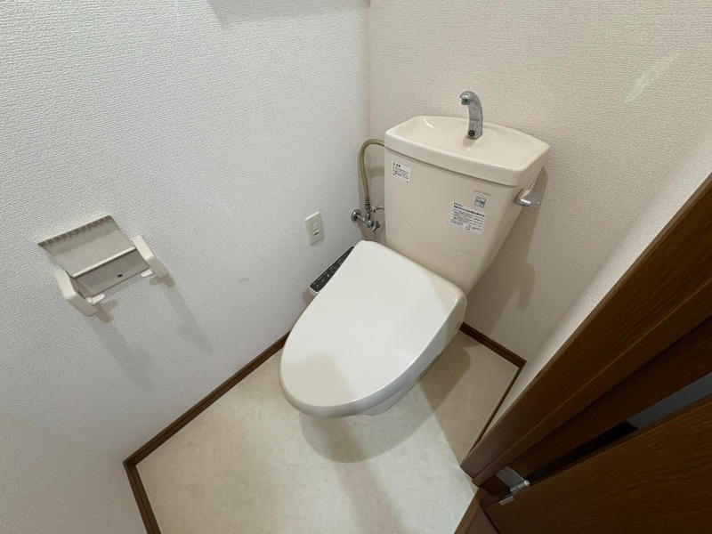 トイレ　トイレです。ウォシュレット付を探している方、おすすめです。