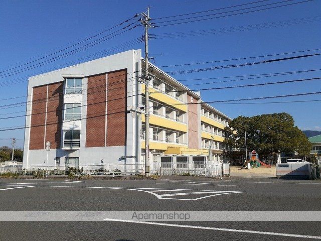 小学校　松岡小学校（小学校）まで750m
