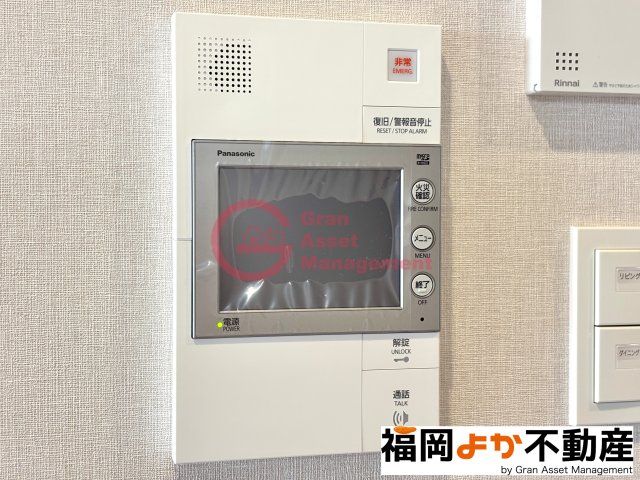 セキュリティ　TVモニタ付完備。防犯センサー付。24時間遠隔監視システム。