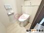 トイレ　落ち着いた色調のトイレです