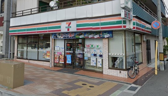 コンビニ　セブンイレブン 神戸新在家駅前店（コンビニ）まで53m